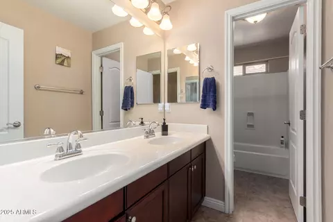 Bath - 3476 E Orchid Ln, Gilbert, AZ 85296 photo 2 of 3