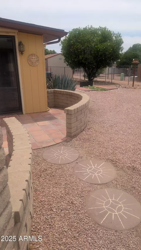 Exterior - 962 S Main Dr, Apache Junction, AZ 85120 photo 4 of 9
