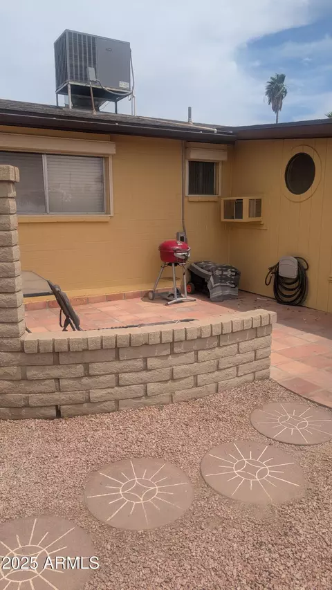 Exterior - 962 S Main Dr, Apache Junction, AZ 85120 photo 2 of 9