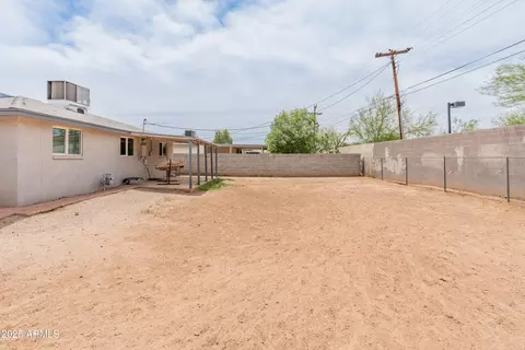 Exterior - 3806 N 64th Dr, Phoenix, AZ 85033 photo 3 of 8