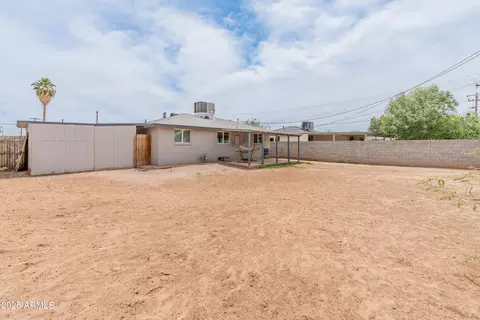 Exterior - 3806 N 64th Dr, Phoenix, AZ 85033 photo 2 of 8