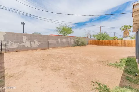 Exterior - 3806 N 64th Dr, Phoenix, AZ 85033 photo 5 of 8