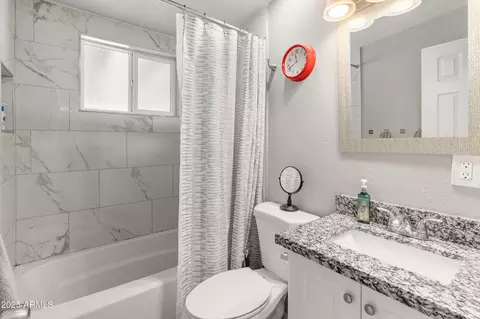 Bath - 3806 N 64th Dr, Phoenix, AZ 85033 photo 1 of 1