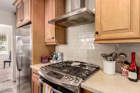Kitchen - 4832 E Cambridge Ave, Phoenix, AZ 85008 photo 5 of 7
