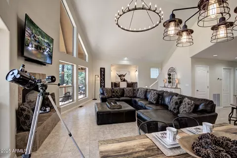 Living - 5204 N Juniper Loop, Pine, AZ 85544 photo 2 of 5