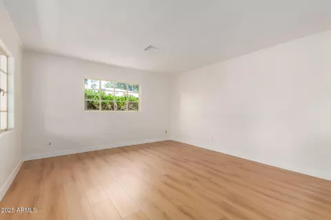 Living - 3526 E Cheery Lynn Rd, Phoenix, AZ 85018 photo 1 of 3