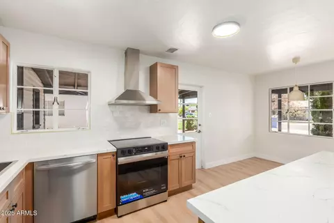 Kitchen - 3526 E Cheery Lynn Rd, Phoenix, AZ 85018 photo 3 of 3