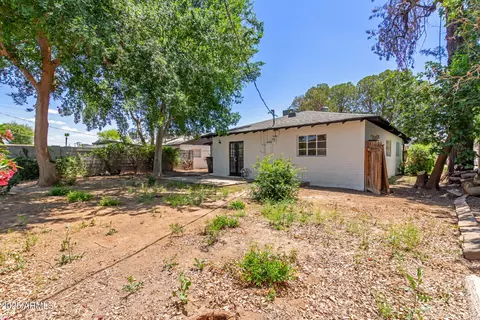 Exterior - 3526 E Cheery Lynn Rd, Phoenix, AZ 85018 photo 6 of 9