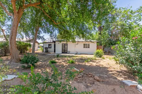 Exterior - 3526 E Cheery Lynn Rd, Phoenix, AZ 85018 photo 7 of 9