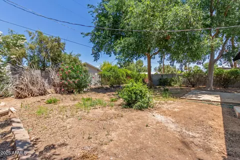 Exterior - 3526 E Cheery Lynn Rd, Phoenix, AZ 85018 photo 5 of 9