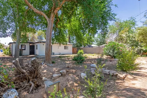 Exterior - 3526 E Cheery Lynn Rd, Phoenix, AZ 85018 photo 8 of 9