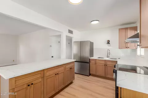 Kitchen - 3526 E Cheery Lynn Rd, Phoenix, AZ 85018 photo 2 of 3