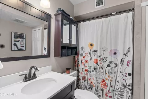 Bath - 3636 W Crocus Dr, Phoenix, AZ 85053 photo 1 of 2