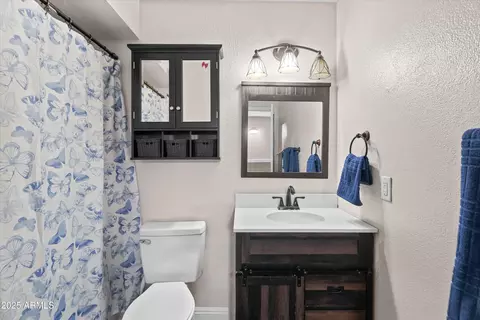Bath - 3636 W Crocus Dr, Phoenix, AZ 85053 photo 2 of 2