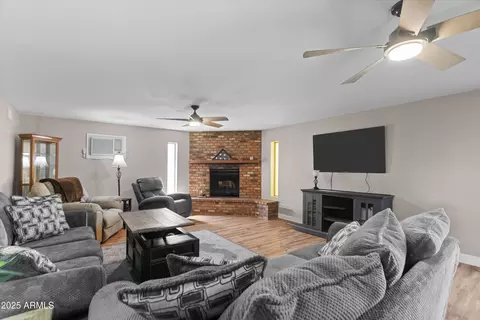 Living - 3636 W Crocus Dr, Phoenix, AZ 85053 photo 1 of 2