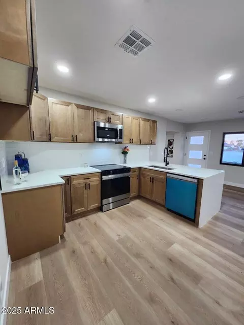 Kitchen - 954 E Henry St, Tempe, AZ 85288 photo 5 of 8