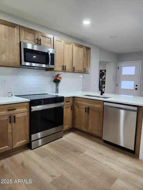 Kitchen - 954 E Henry St, Tempe, AZ 85288 photo 2 of 8