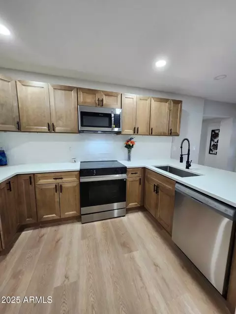 Kitchen - 954 E Henry St, Tempe, AZ 85288 photo 6 of 8