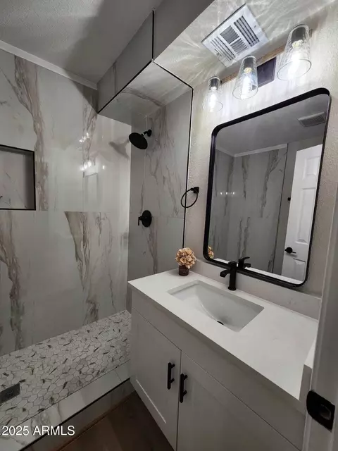 Bath - 954 E Henry St, Tempe, AZ 85288 photo 2 of 4