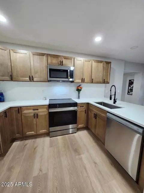 Kitchen - 954 E Henry St, Tempe, AZ 85288 photo 3 of 8