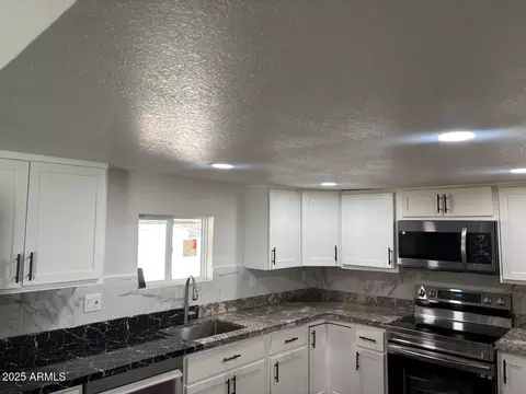 2721 E Beverly Ln, Phoenix, AZ 85032