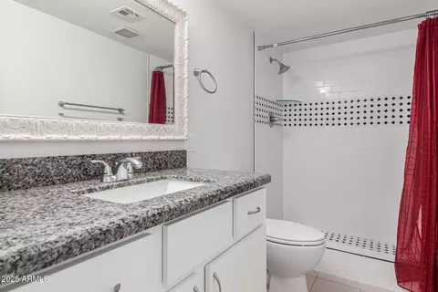 Bath - 3230 E Pinchot Ave #26, Phoenix, AZ 85018 photo 2 of 2