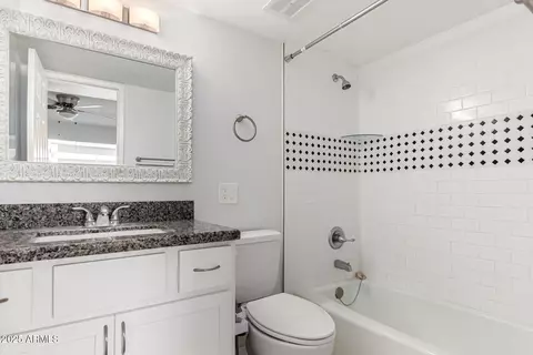 3230 E Pinchot Ave #26, Phoenix, AZ 85018