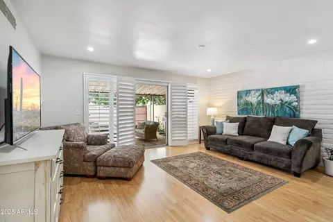 Living - 5542 N 10th St, Phoenix, AZ 85014 photo 1 of 2