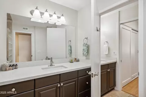 Bath - 5542 N 10th St, Phoenix, AZ 85014 photo 4 of 4