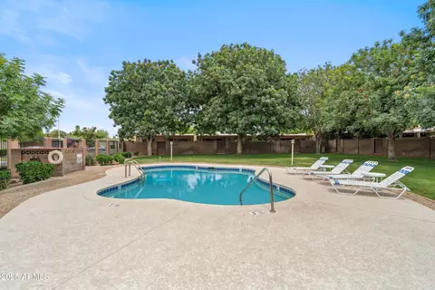 Exterior - 5542 N 10th St, Phoenix, AZ 85014 photo 5 of 7