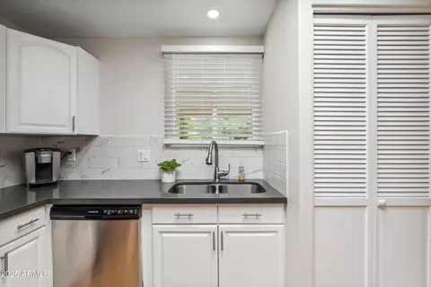 Other - 5542 N 10th St, Phoenix, AZ 85014 photo 2 of 9