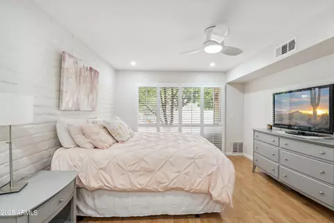Bedroom - 5542 N 10th St, Phoenix, AZ 85014 photo 5 of 6