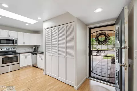Entry Way - 5542 N 10th St, Phoenix, AZ 85014 photo 1 of 2