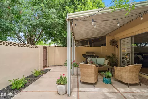 Exterior - 5542 N 10th St, Phoenix, AZ 85014 photo 2 of 7