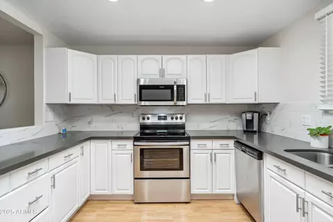 Kitchen - 5542 N 10th St, Phoenix, AZ 85014 photo 1 of 2