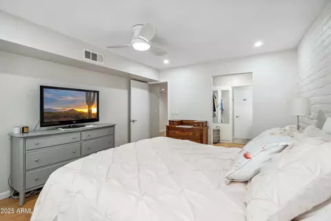 Bedroom - 5542 N 10th St, Phoenix, AZ 85014 photo 6 of 6