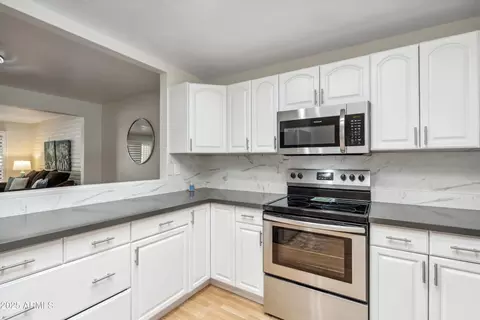 Kitchen - 5542 N 10th St, Phoenix, AZ 85014 photo 2 of 2