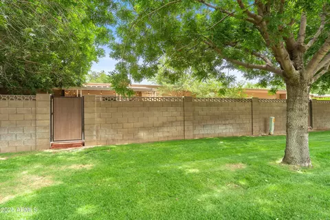 Exterior - 5542 N 10th St, Phoenix, AZ 85014 photo 4 of 7