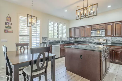 Kitchen - 2114 Escuda Rd, Phoenix, AZ 85024 photo 5 of 5