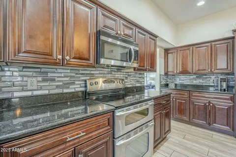 Kitchen - 2114 Escuda Rd, Phoenix, AZ 85024 photo 3 of 5
