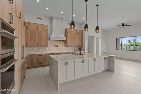 Kitchen - 39302 N 30th Dr, Phoenix, AZ 85086 photo 4 of 5