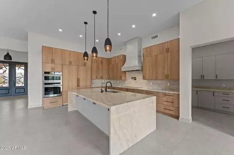 Kitchen - 39302 N 30th Dr, Phoenix, AZ 85086 photo 2 of 5