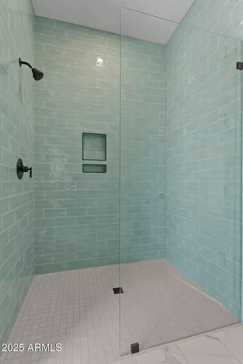 Bath - 39302 N 30th Dr, Phoenix, AZ 85086 photo 8 of 11