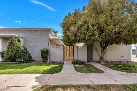 5025 W New World Dr, Glendale, AZ 85302
