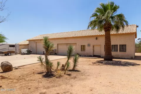 Exterior - 2131 E Rose Garden Ln, Phoenix, AZ 85024 photo 3 of 7