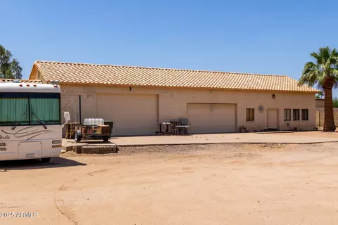 Exterior - 2131 E Rose Garden Ln, Phoenix, AZ 85024 photo 2 of 7
