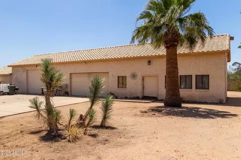 Exterior - 2131 E Rose Garden Ln, Phoenix, AZ 85024 photo 4 of 7