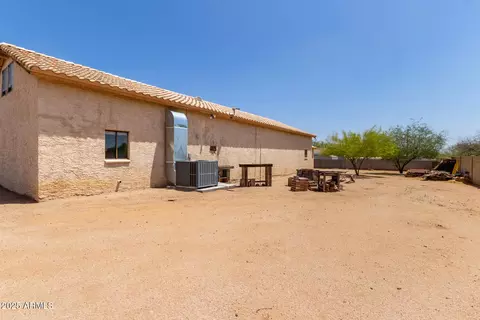 Exterior - 2131 E Rose Garden Ln, Phoenix, AZ 85024 photo 5 of 7