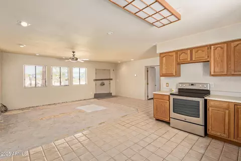 Living - 2131 E Rose Garden Ln, Phoenix, AZ 85024 photo 3 of 4