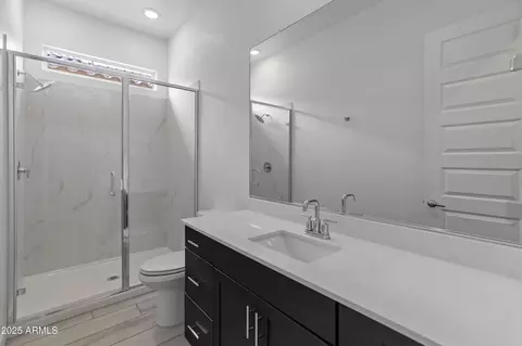 Bath - 3260 W Caleb Rd, Phoenix, AZ 85083 photo 1 of 4